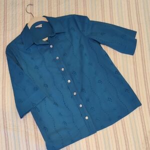 🌼Vintage Blue Button-Up Shirt